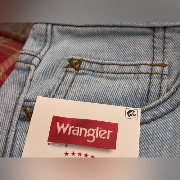 Wrangler Youth Sz 8 regular loose Blue Denim jeans
Classic Wrangler styling - Picture 1 of 9